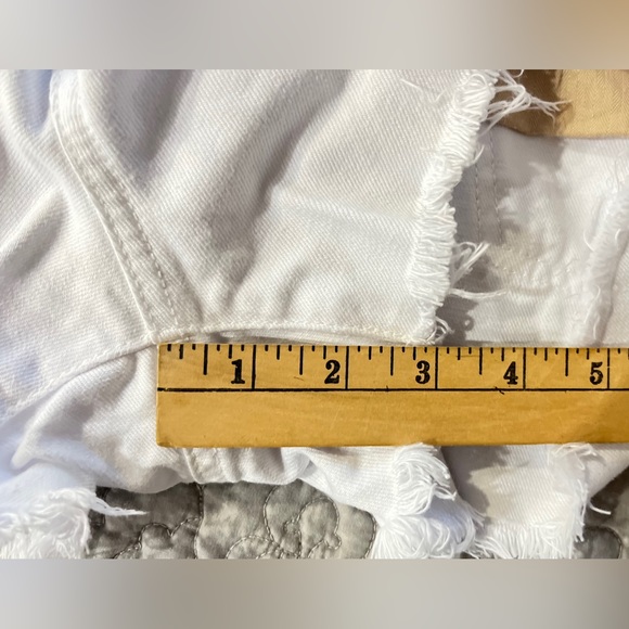 NWOT 7 For All Mankind Monroe Shorts White Denim Cutoff Button Fly Size 31 - Picture 14 of 14
